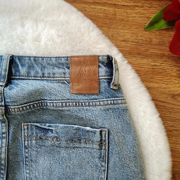 Zara Distressed Straight Leg Jeans - Size 0 - Picture 8 of 10